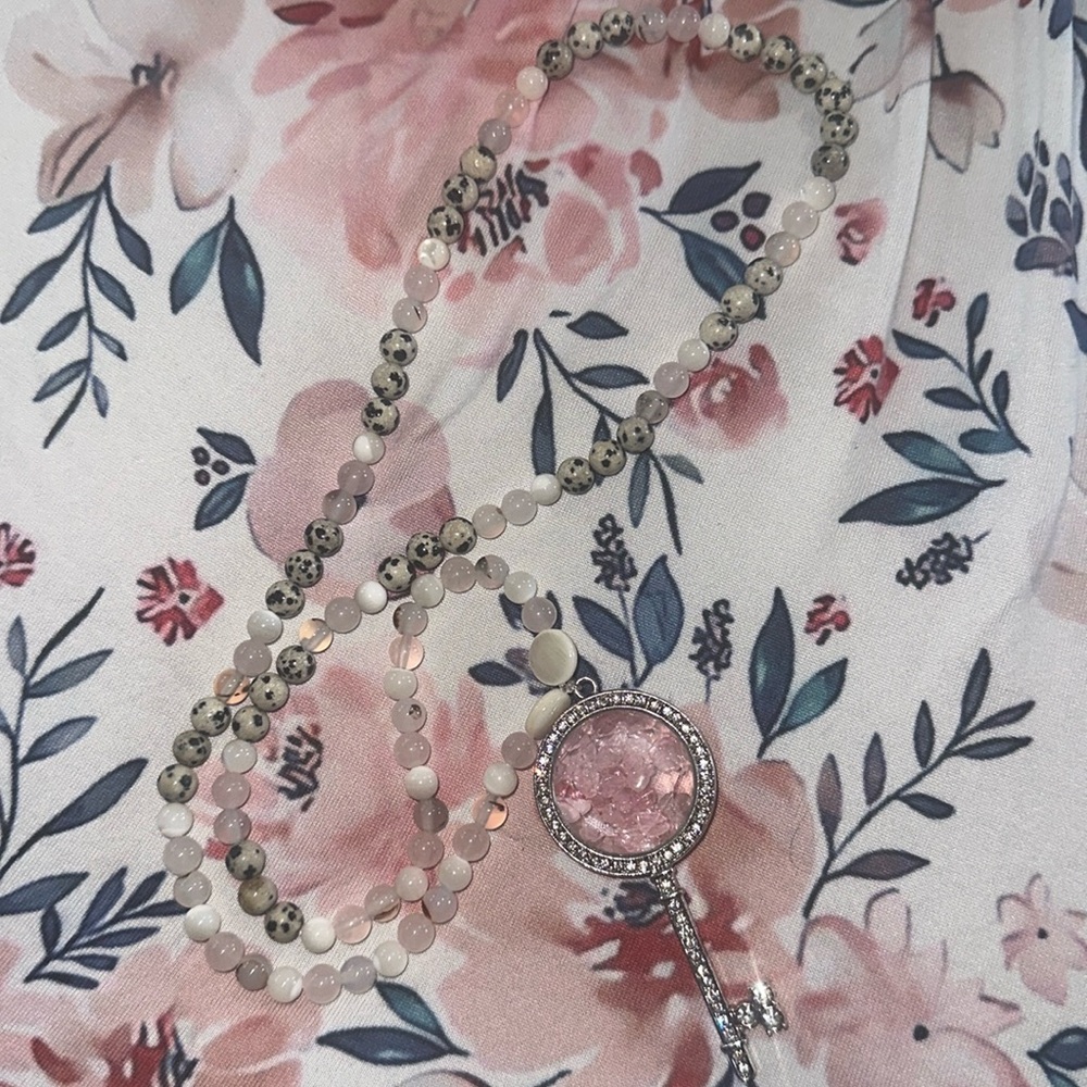 Pink Roses And Pearl Stretch Necklace (Rose Quartz, MOP, Flower Agate) - Picture 6 of 7